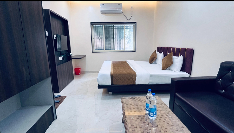 hotel kailas family restaurant and lodging