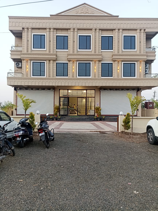 Hotel Prakhyat,,3 star