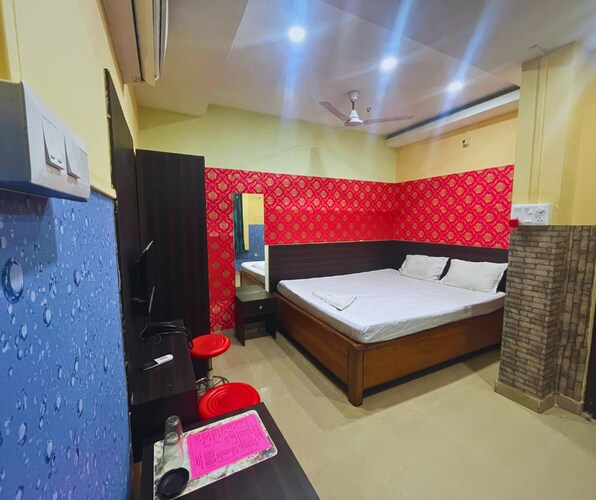 h k residency near kalakshetra