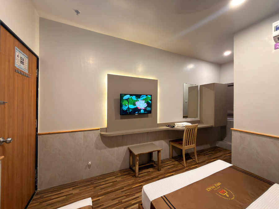 hotel apple palace surat