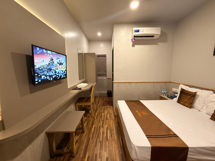 hotel apple palace surat