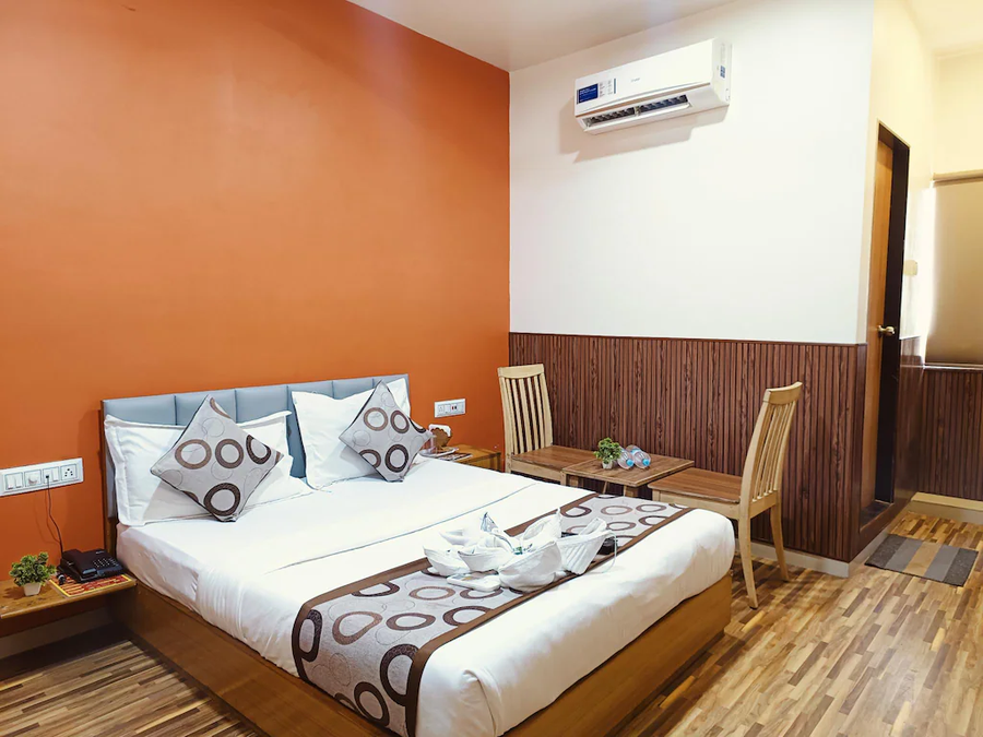 hotel apple palace surat