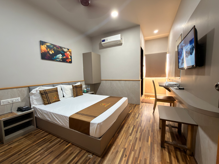 hotel apple palace surat
