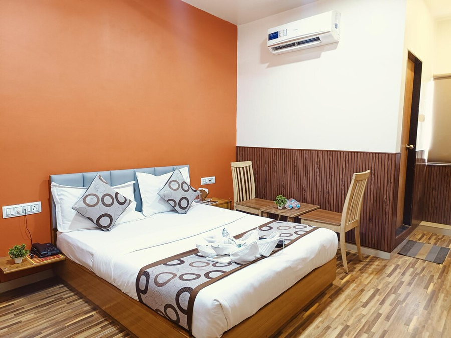 hotel apple palace surat