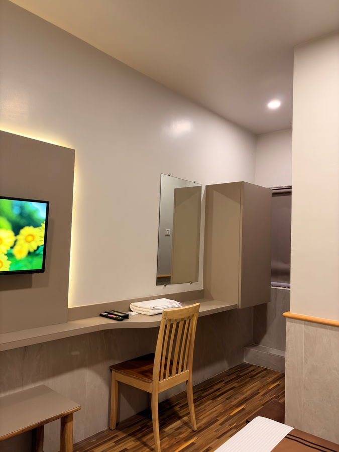 hotel apple palace surat