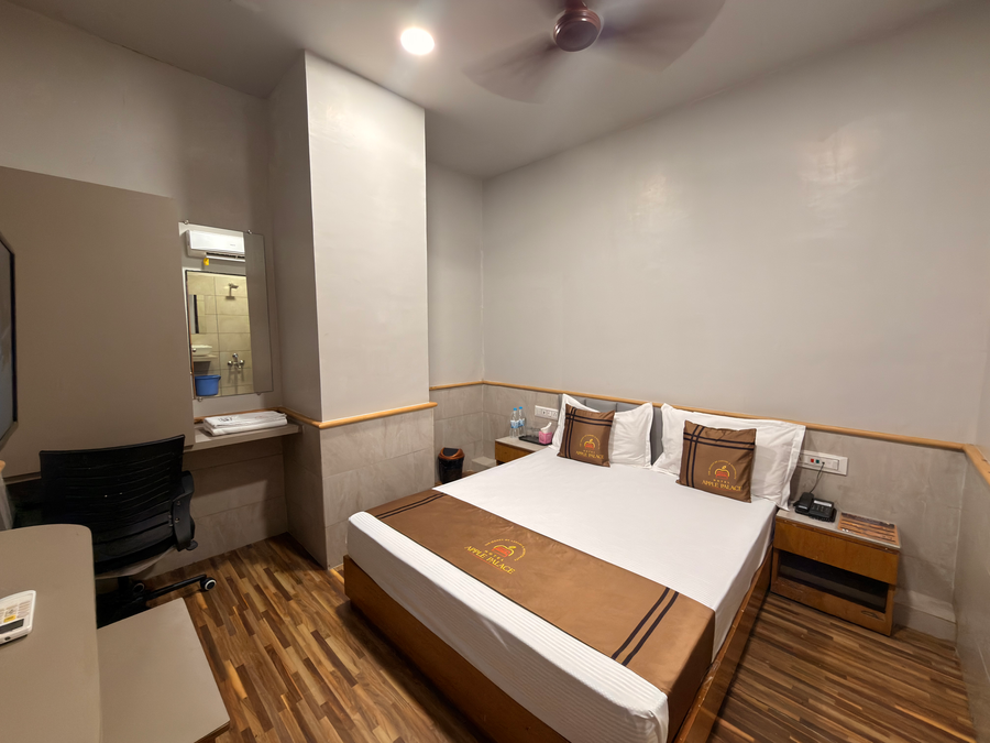 hotel apple palace surat