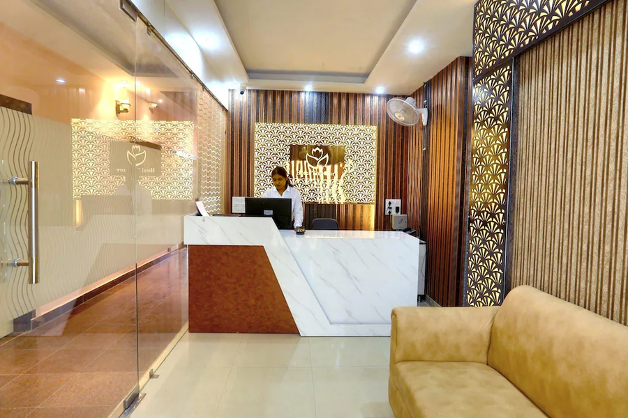 hotel the glory