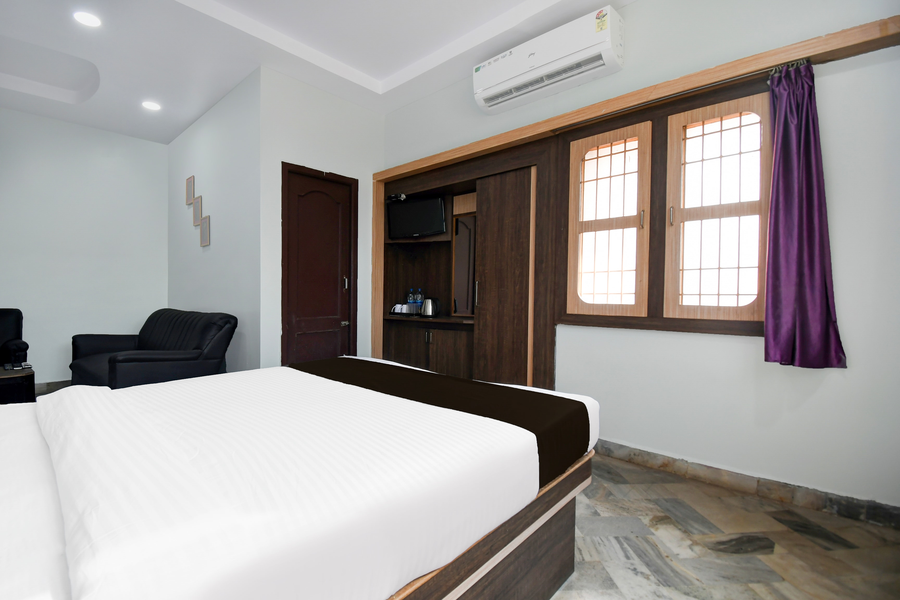 oyo townhouse jyoti mahal road rayagada