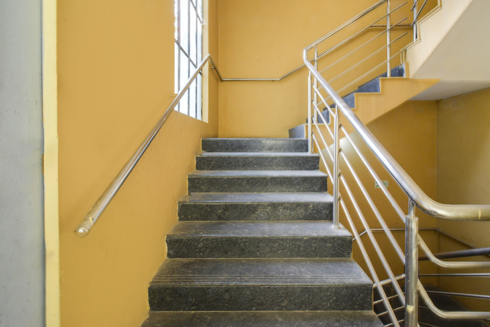 hotel o moula ali near amr planet