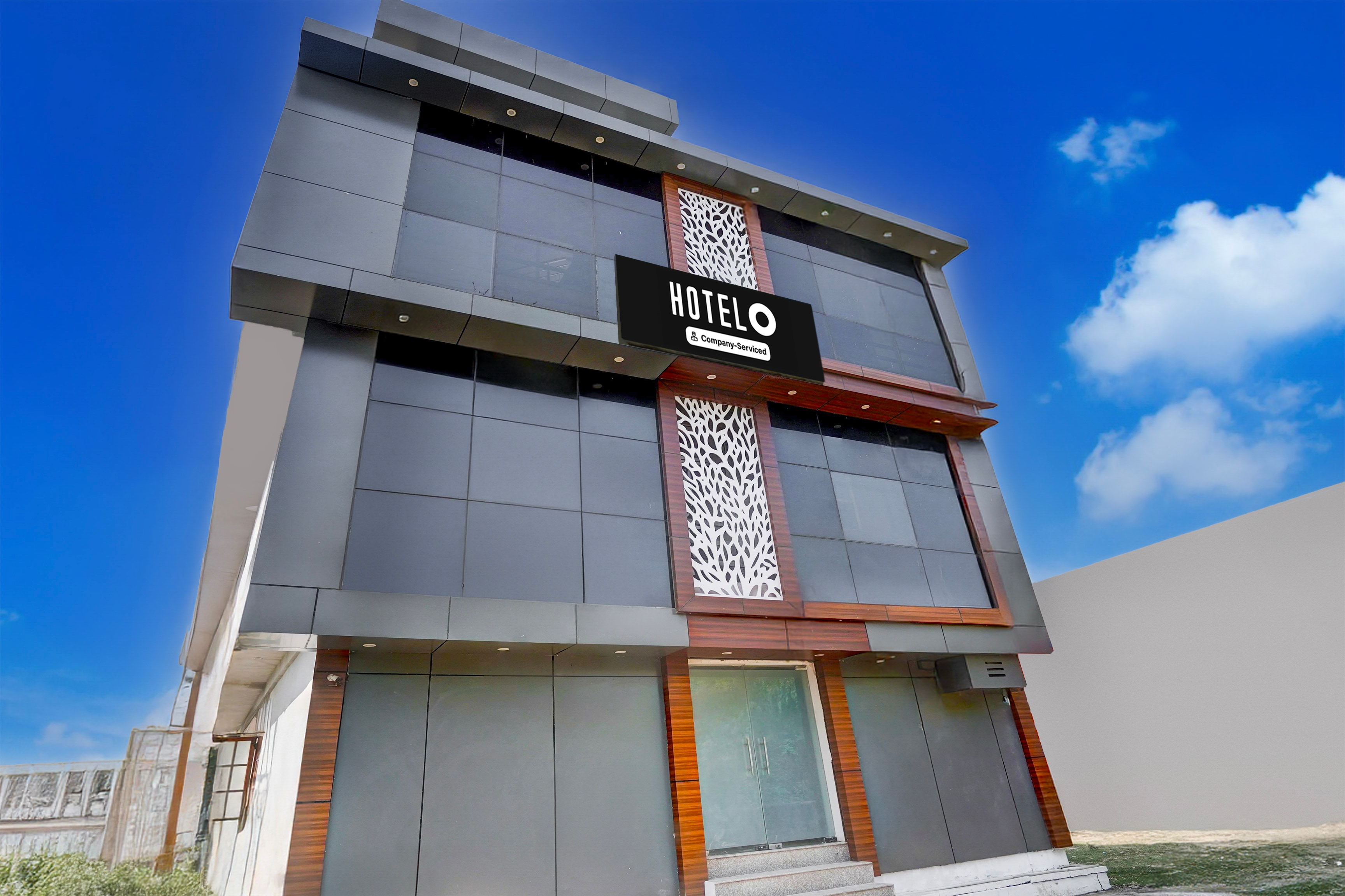 super hotel o gomti nagar near amity formerly hotel green apple