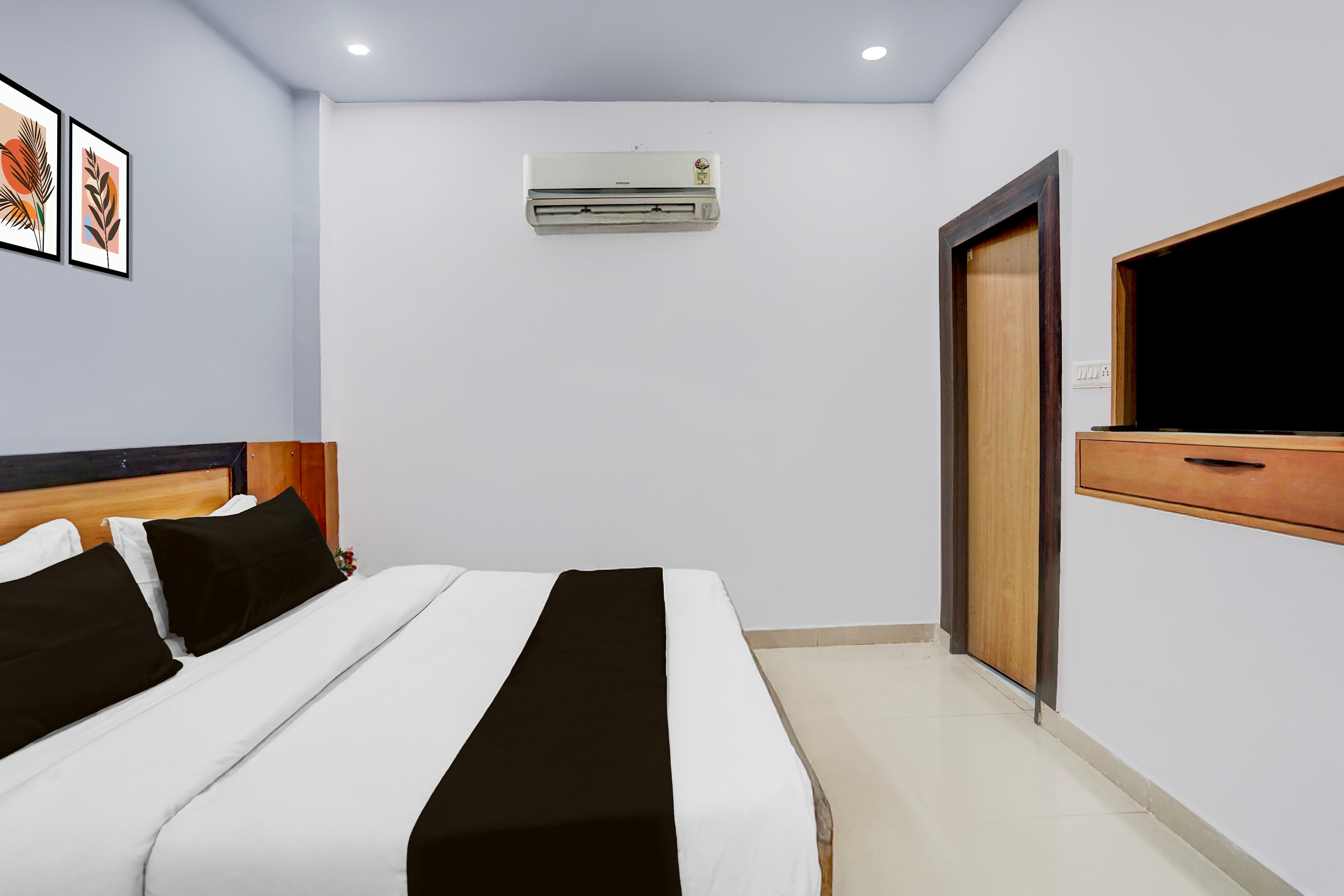 super hotel o gomti nagar near amity formerly hotel green apple