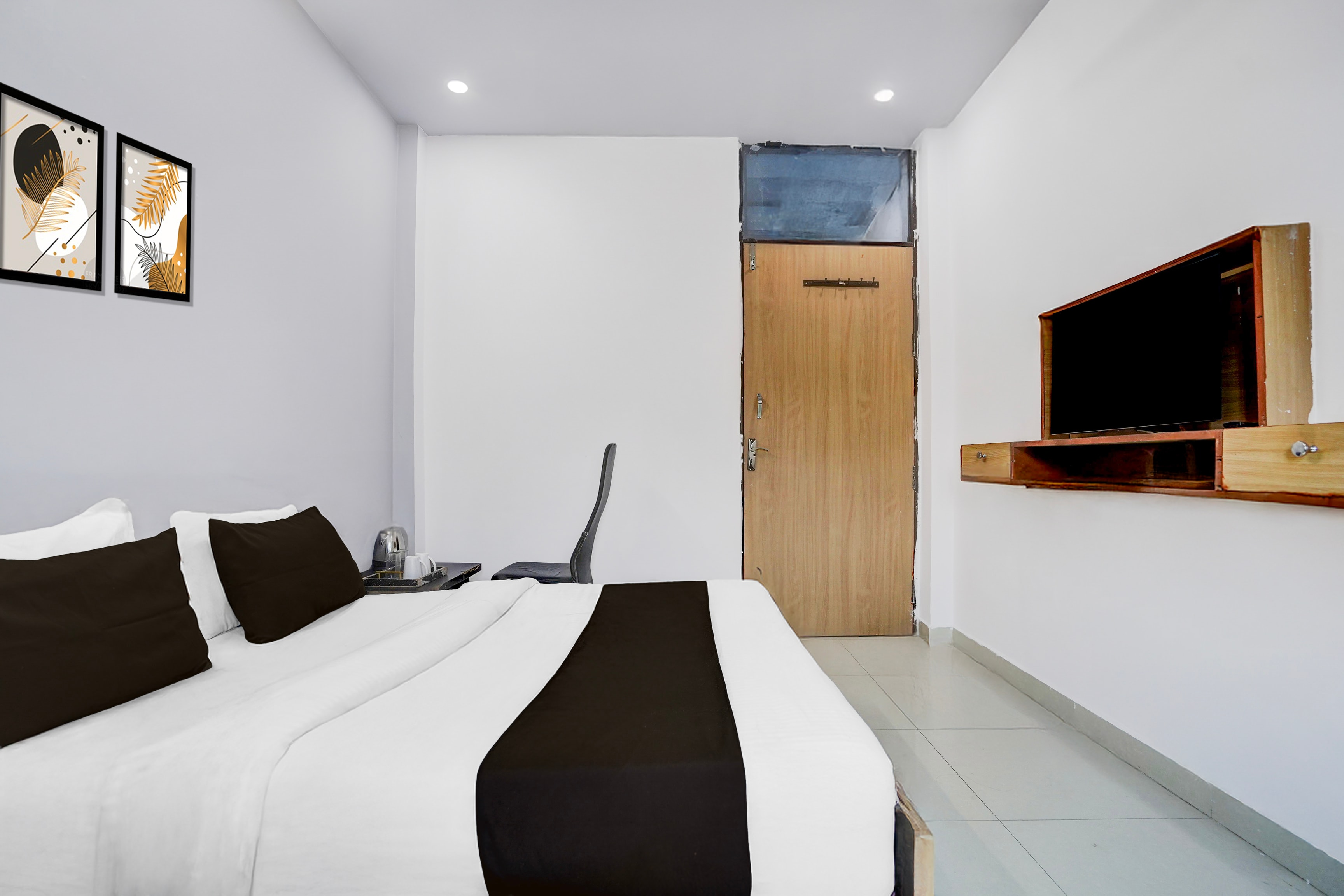 super hotel o gomti nagar near amity formerly hotel green apple