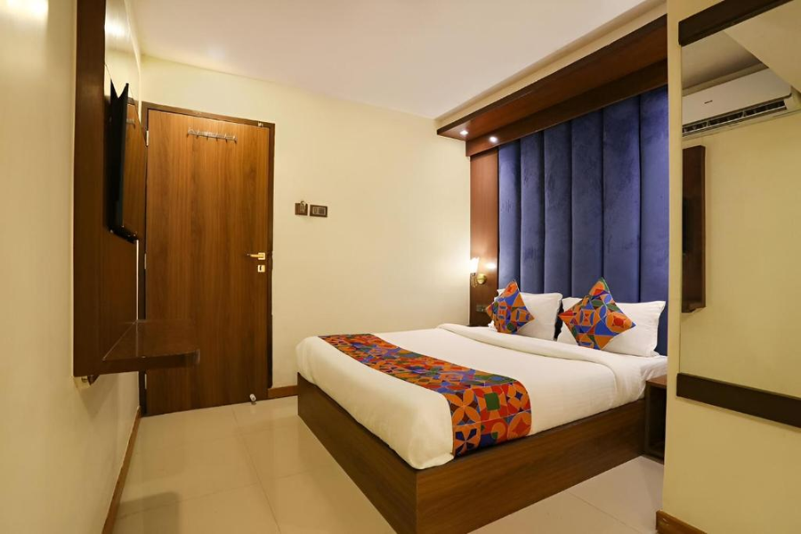 Glitz Hotels The Rio - Nr Solitaire Corporate Business Park,,3 star