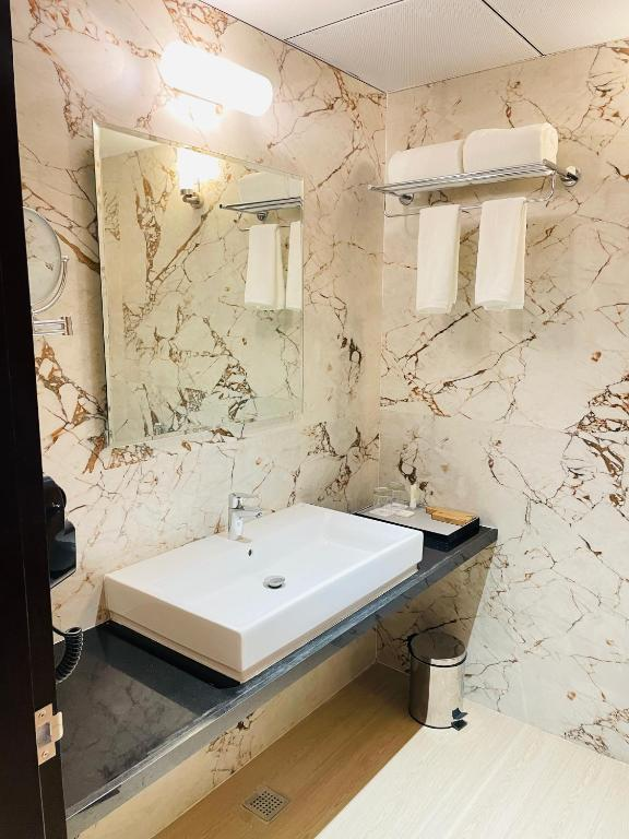 Enrise By Sayaji Neemuch,,4 star