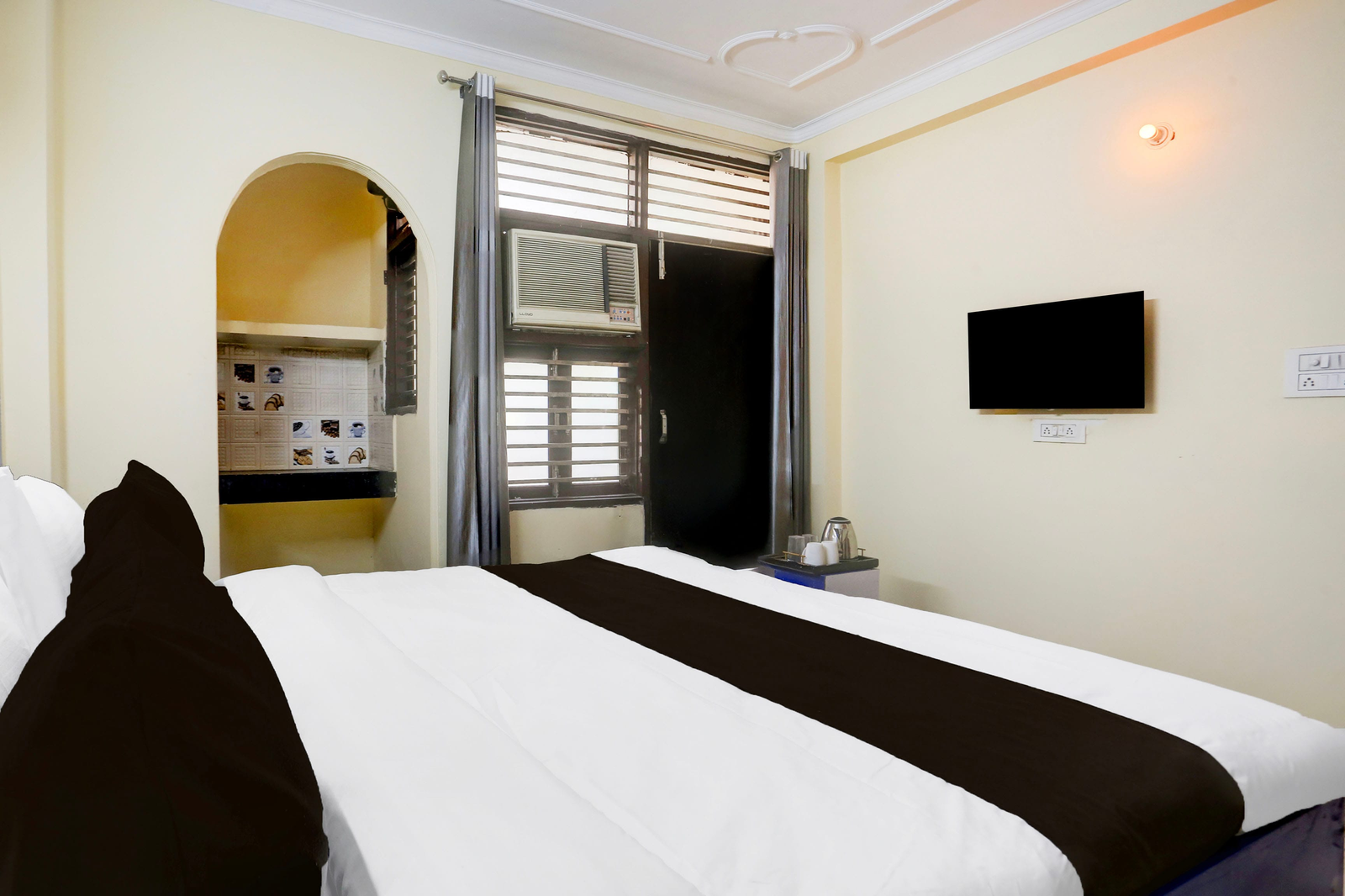 hotel o sheetla colony