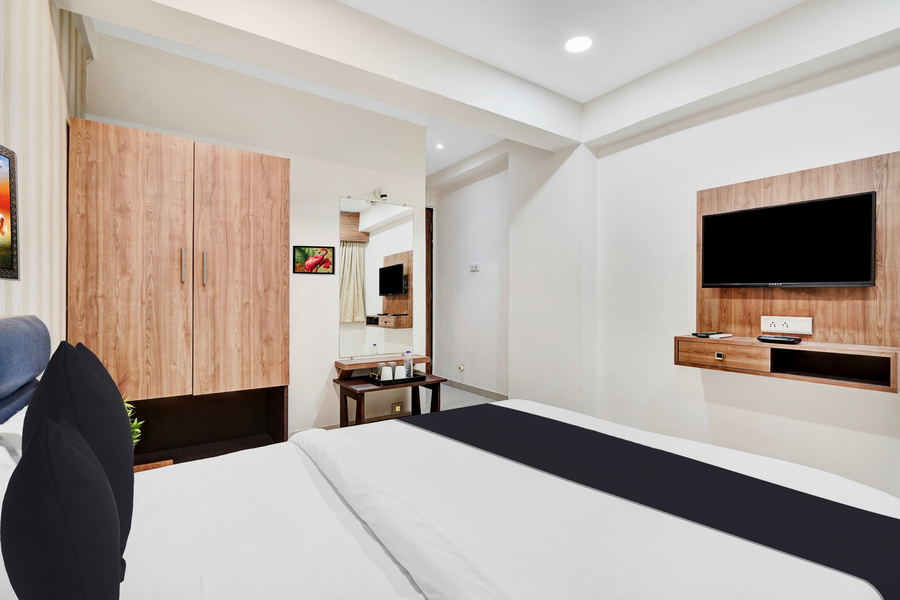 super collection o kudasan gandhinagar formerly hotel royal mansion