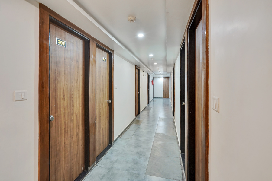 super collection o kudasan gandhinagar formerly hotel royal mansion