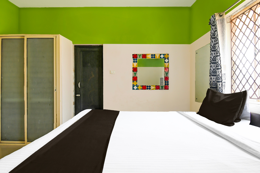 super hotel o swaranpuri near kiit square