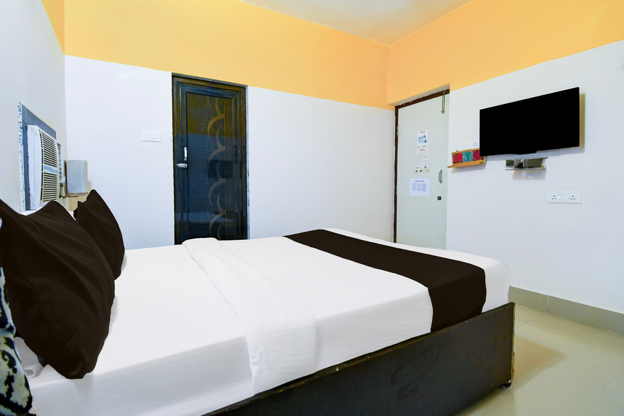 super hotel o swaranpuri near kiit square
