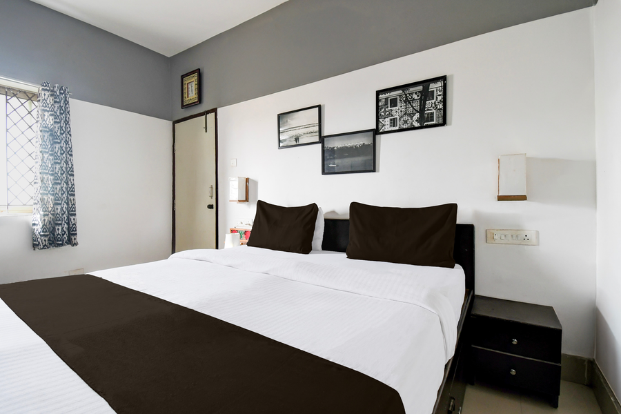 super hotel o swaranpuri near kiit square
