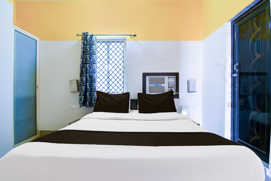 super hotel o swaranpuri near kiit square