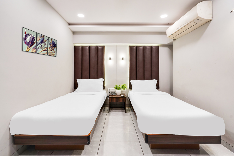 palette country club surat