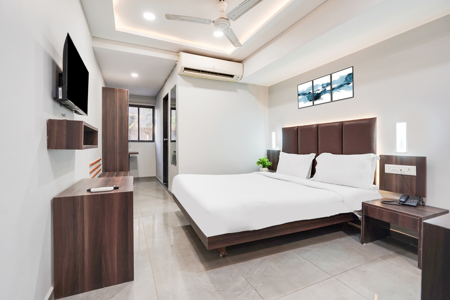 palette country club surat