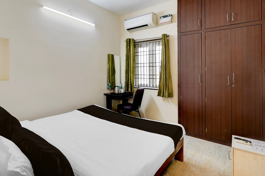 super townhouse pallikarani near balaji dental college