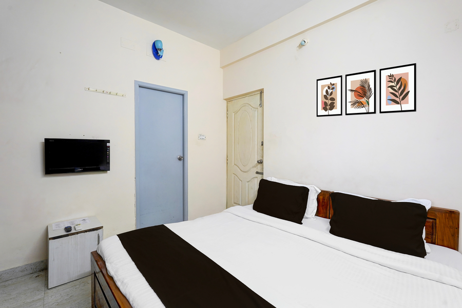 super townhouse pallikarani near balaji dental college