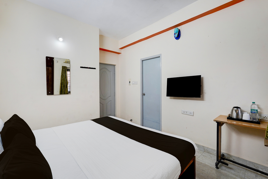 super townhouse pallikarani near balaji dental college