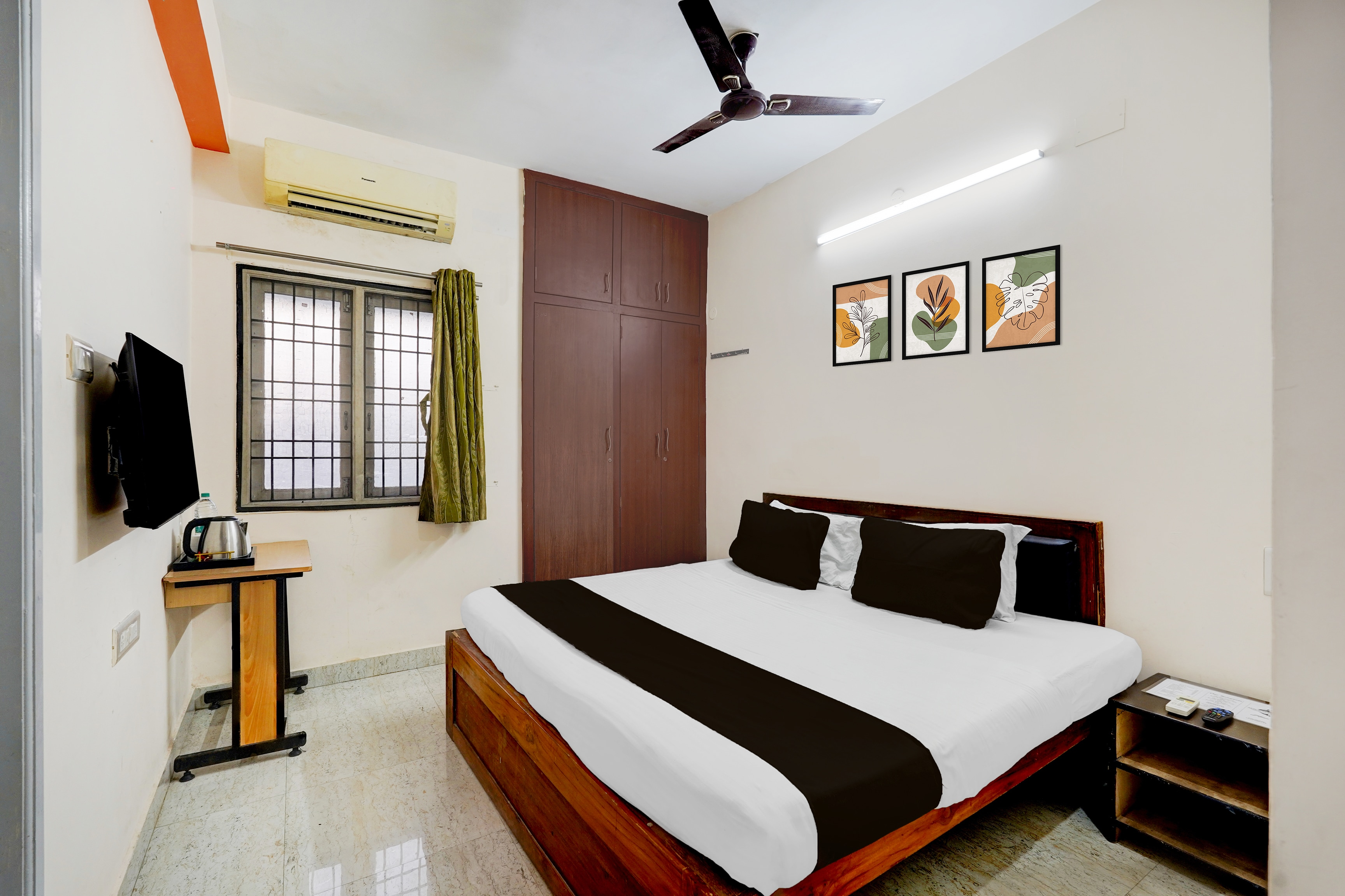Super Townhouse Pallikarani Near Balaji Dental College,,3 star