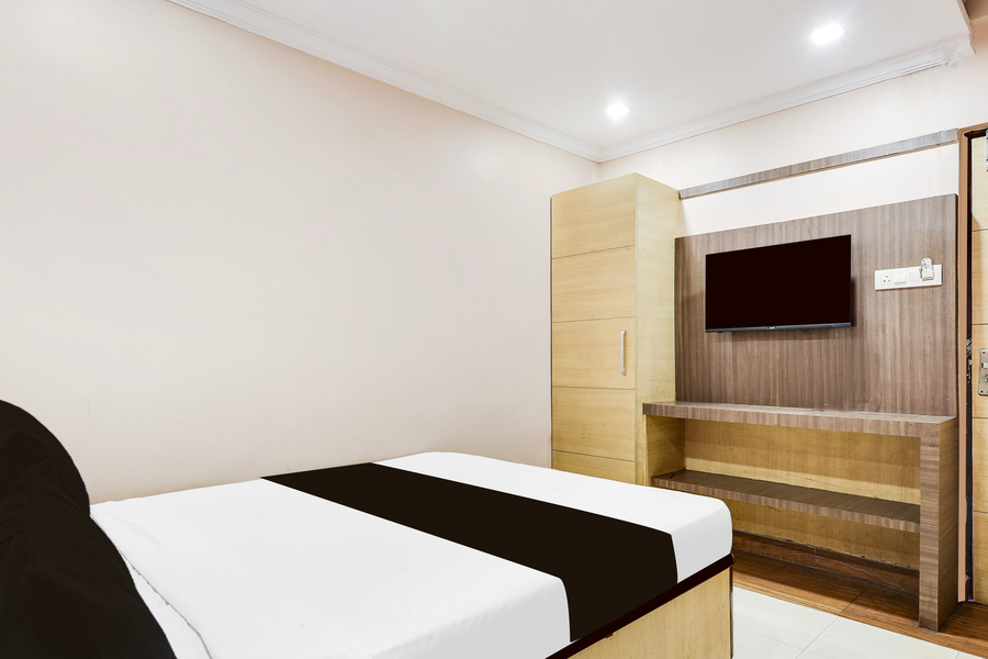 super hotel o port road near poorna market