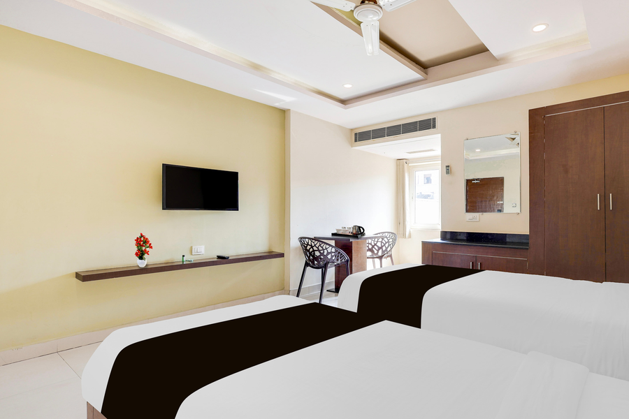 super townhouse dwarka nagar near ramatalkies