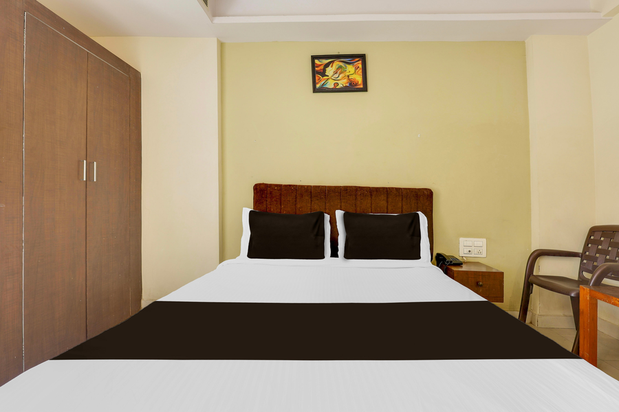 super townhouse dwarka nagar near ramatalkies