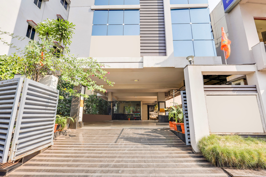 Super Townhouse Dwarka Nagar Near Ramatalkies,Dwaraka Nagar,4 star