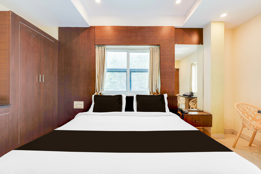 super townhouse dwarka nagar near ramatalkies