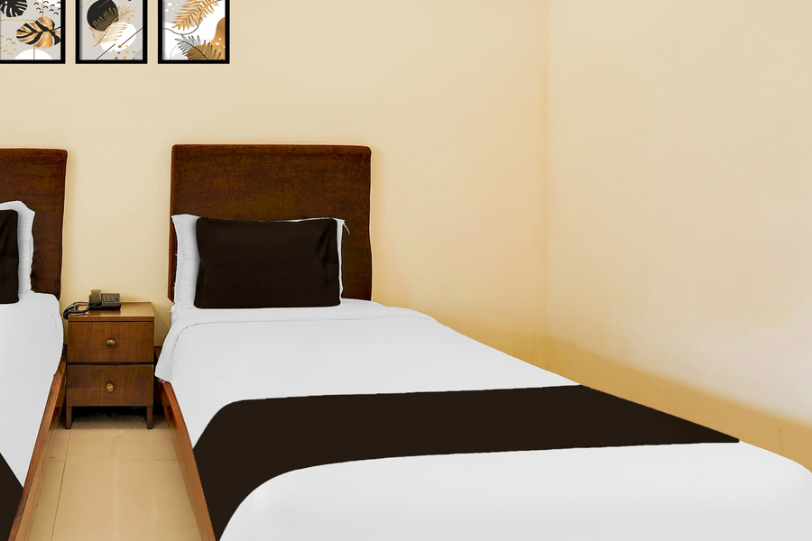 super townhouse dwarka nagar near ramatalkies