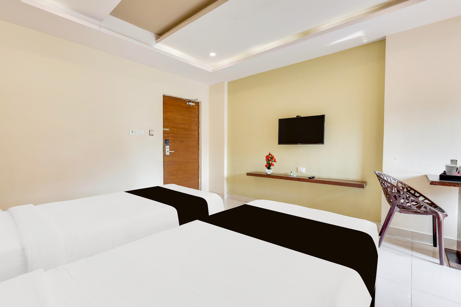 super townhouse dwarka nagar near ramatalkies