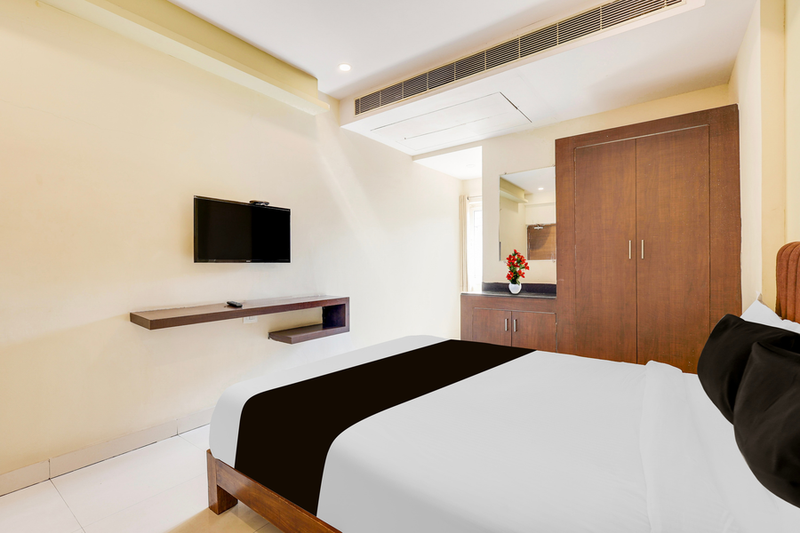 super townhouse dwarka nagar near ramatalkies