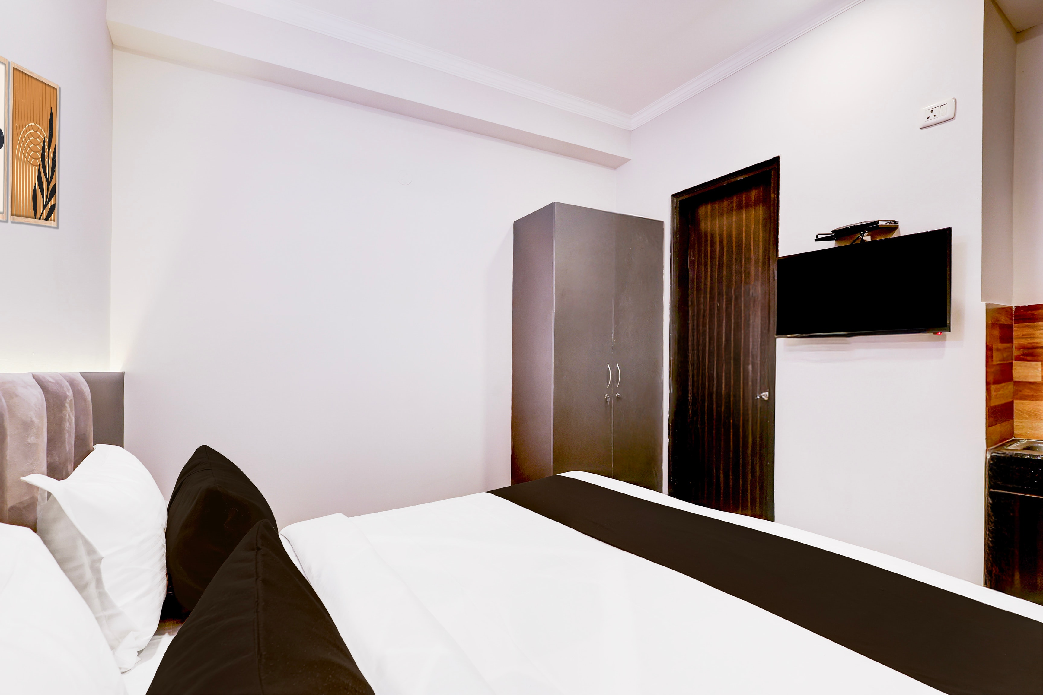 super hotel o rangpuri mahipalpur