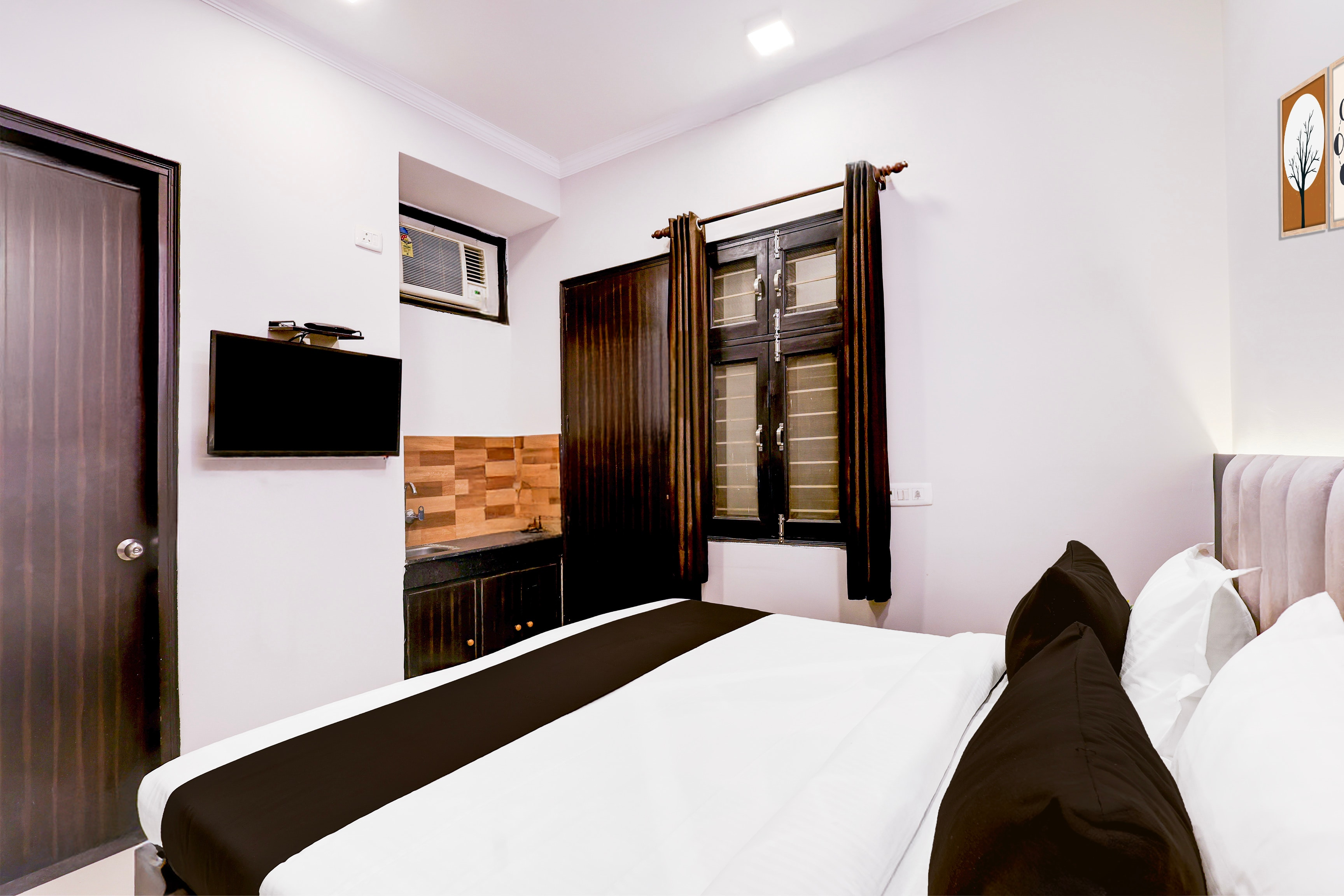 super hotel o rangpuri mahipalpur