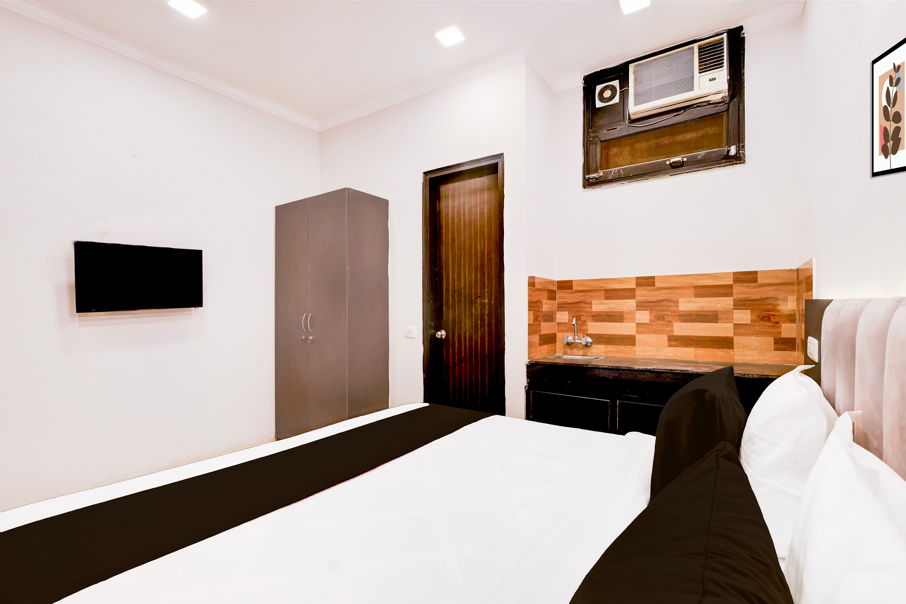 super hotel o rangpuri mahipalpur