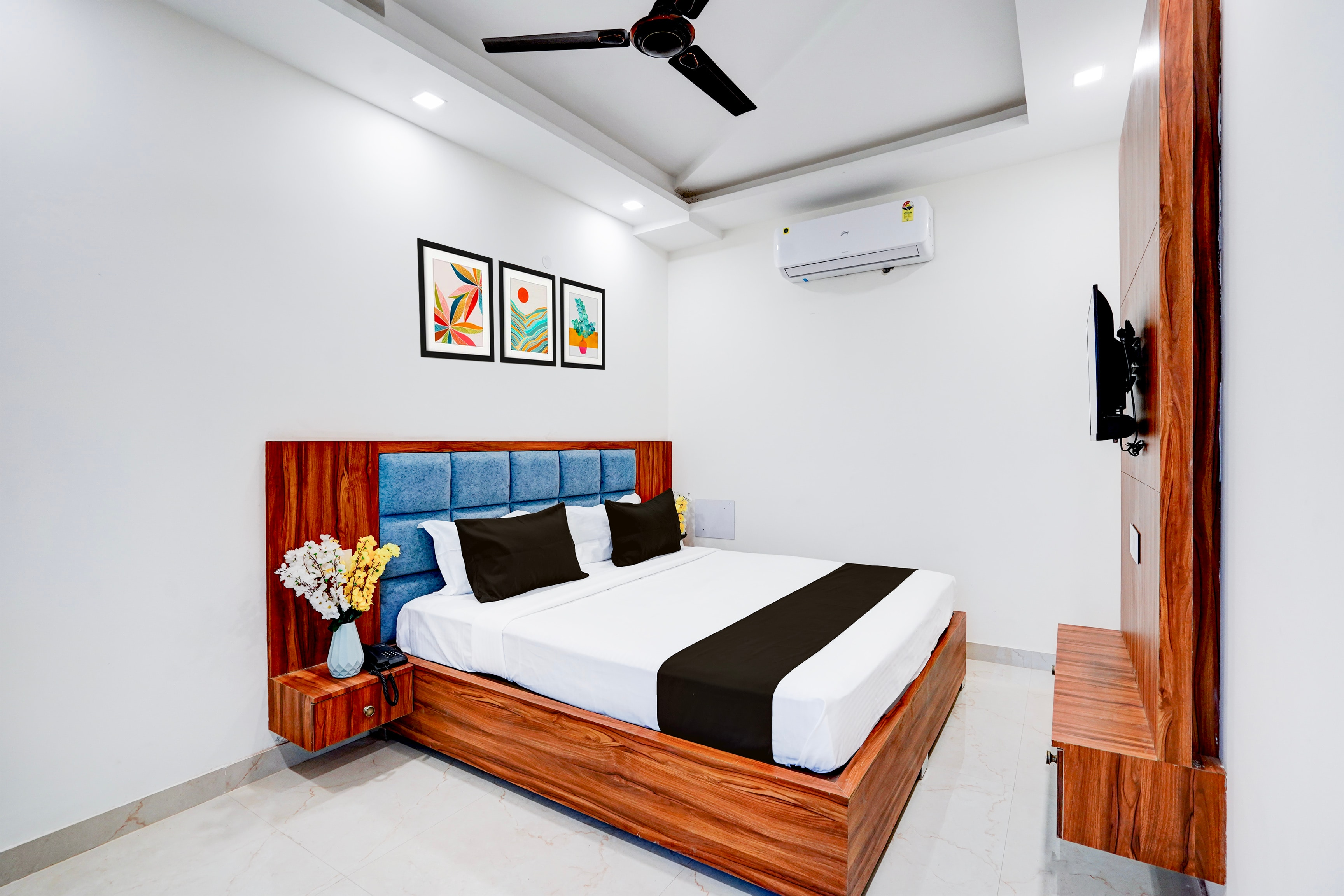 Super Townhouse Sector 93 Noida Expressway,,4 star