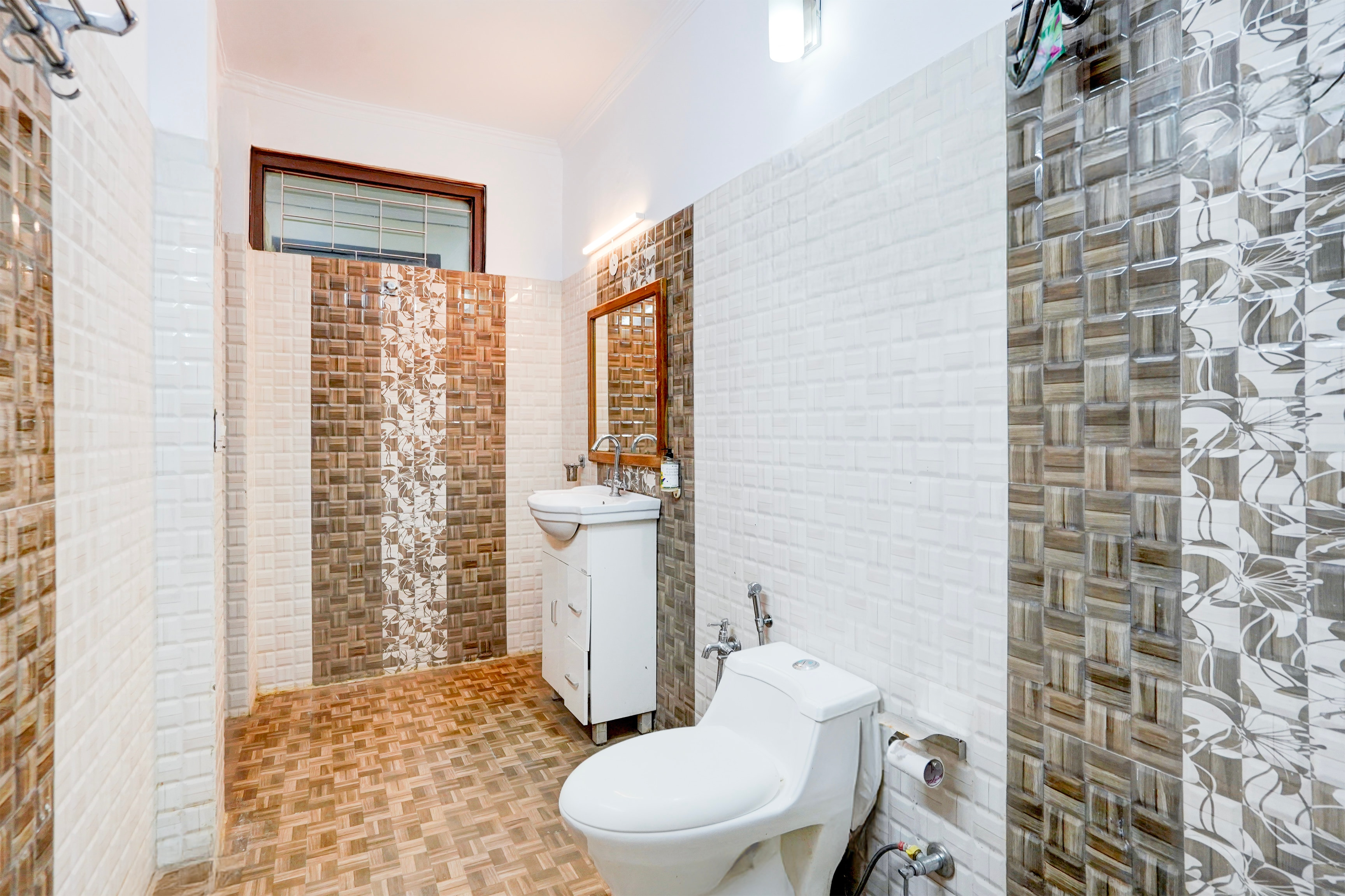 Townhouse Mall Road Near Library Chowk,MALL RD,3 star