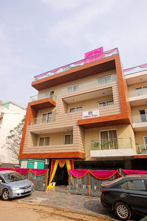 Infinity Stay - Hotel Near Medanta,Medanta Medicity Area,3 star