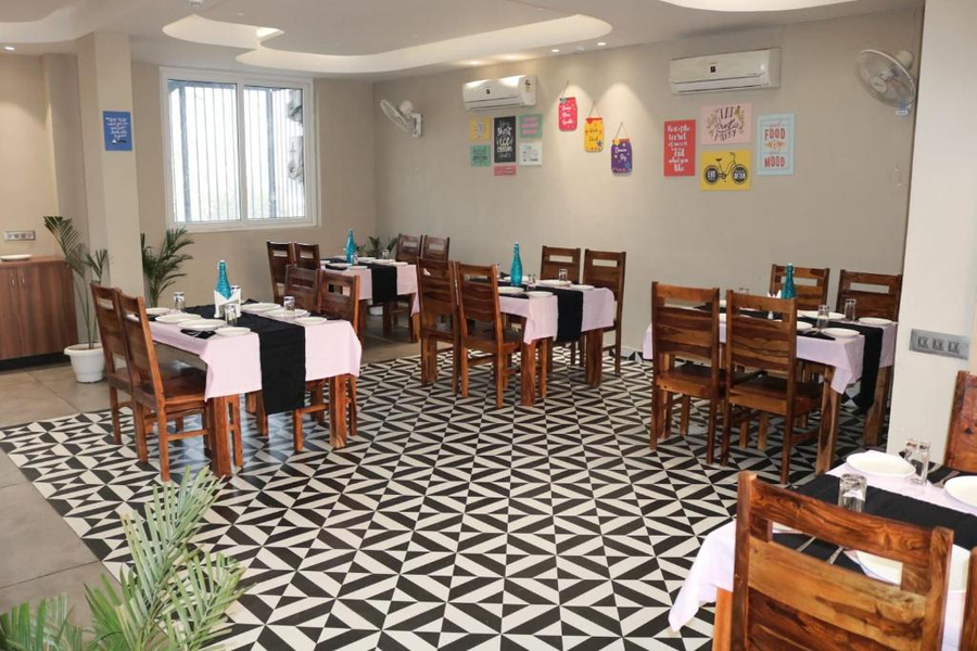 Infinity Stay - Hotel Near Medanta,Medanta Medicity Area,3 star