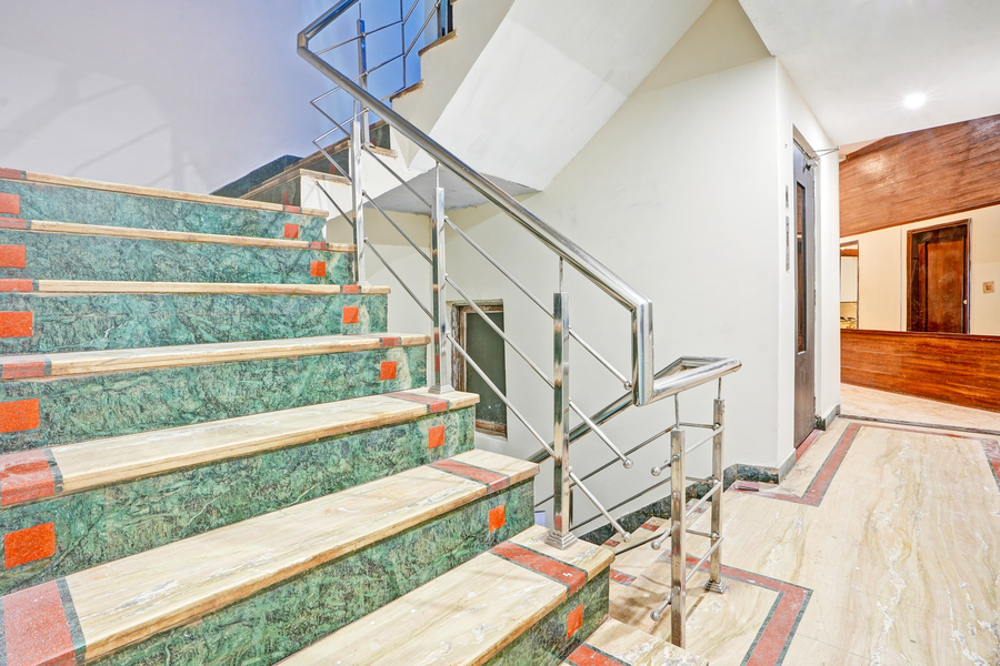 Collection O Hotel Midway,Lashkar,3 star