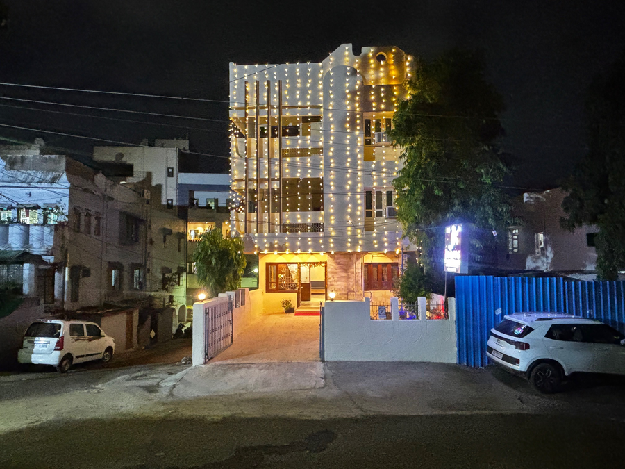 Jk Rooms 149 Thakur Galaxy,Sadar,3 star