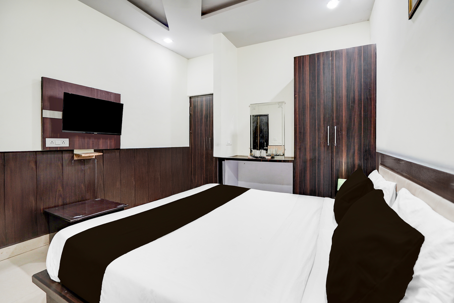 super townhouse faizabad road opp bbd university