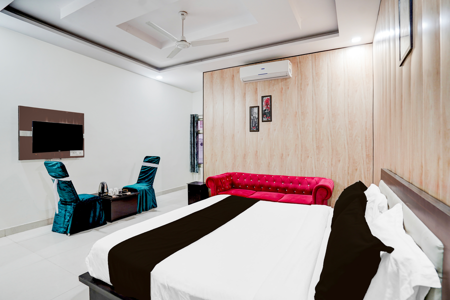 super townhouse faizabad road opp bbd university